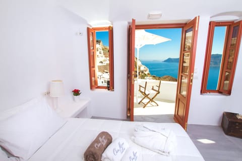 Standard Studio, Sea View (Cave) | 1 bedroom, in-room safe, free WiFi, bed sheets