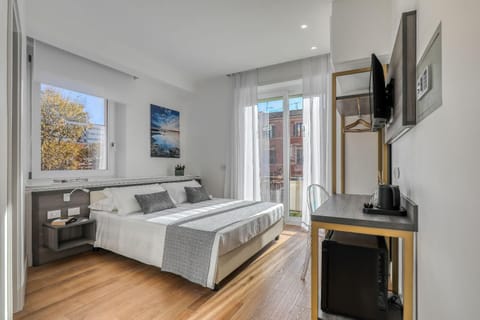 Deluxe Double Room, Balcony | In-room safe, desk, laptop workspace, soundproofing