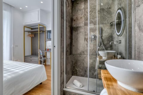 Comfort Double Room, Balcony | Bathroom | Shower, hair dryer, towels, soap