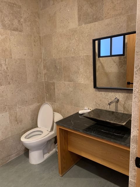 Deluxe Room, Garden View | Bathroom