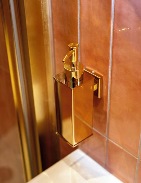 Shower, hair dryer, heated floors, towels