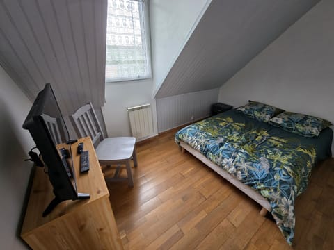 Classic Room | Desk, laptop workspace, free WiFi