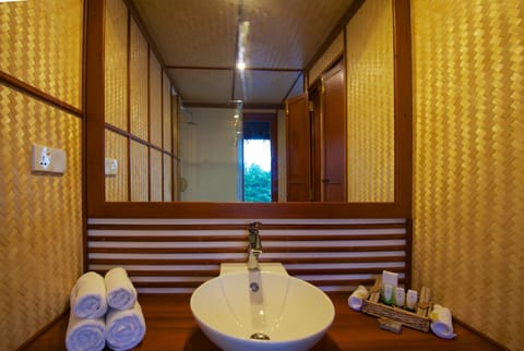 Cabin with Cruise | Bathroom sink