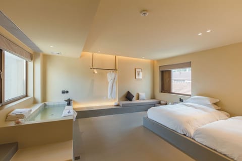 Elite Twin Room | Premium bedding, down comforters, individually decorated