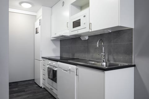 Comfort Apartment, 3 Bedrooms | Premium bedding, iron/ironing board, free WiFi, bed sheets