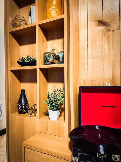 Luxury Cabin, Lake View | Premium bedding, down comforters, individually decorated