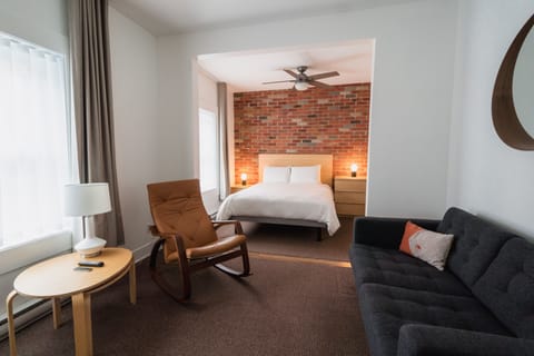 Suite, Private Bathroom | Soundproofing, iron/ironing board, free WiFi, bed sheets