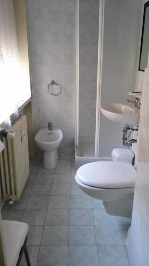 Shower, towels, soap, shampoo