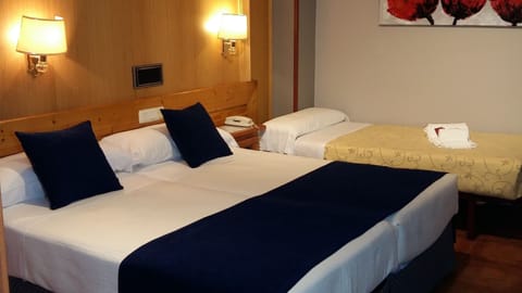 Standard Twin Room (+extra bed) | Desk, free WiFi, bed sheets