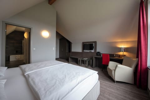 Superior Double Room, Golf View | In-room safe, free WiFi