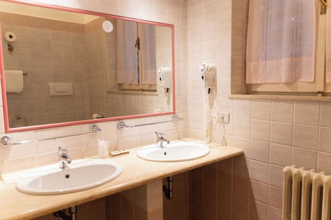 Superior Double or Twin Room, Valley View | Bathroom | Free toiletries, towels, soap, shampoo
