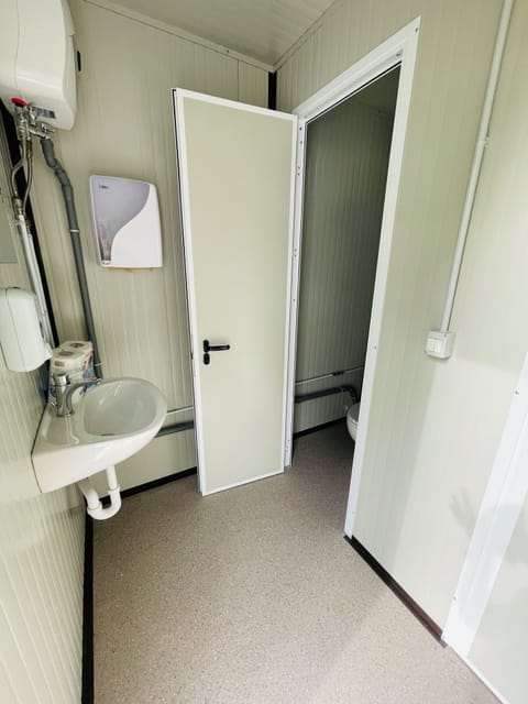 Shower, hair dryer, toilet paper