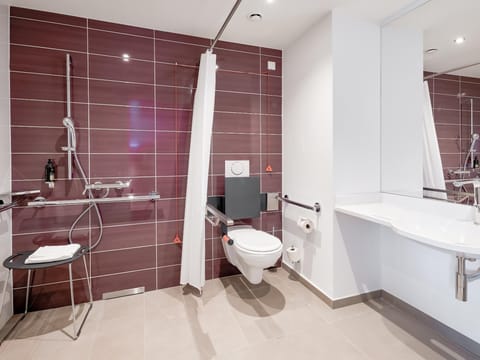 Twin Room, Roll-in Shower | Bathroom | Free toiletries