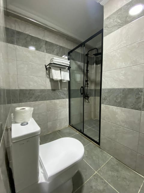 Classic Condo, Balcony | Bathroom | Shower, hair dryer, towels, soap