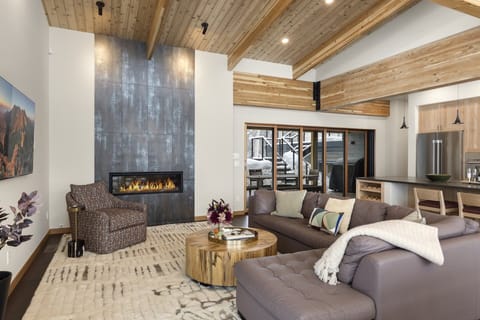 House, 4 Bedrooms | Living area