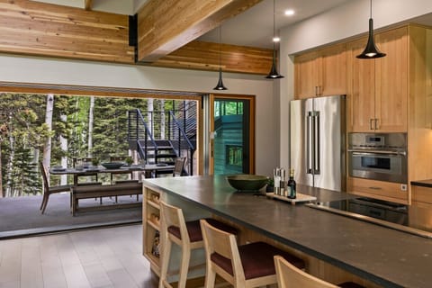 House, 4 Bedrooms | Private kitchen | Fridge, oven, coffee/tea maker, toaster