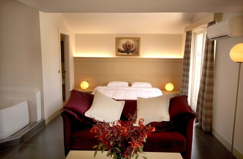 Deluxe Double Room | Premium bedding, minibar, in-room safe, soundproofing