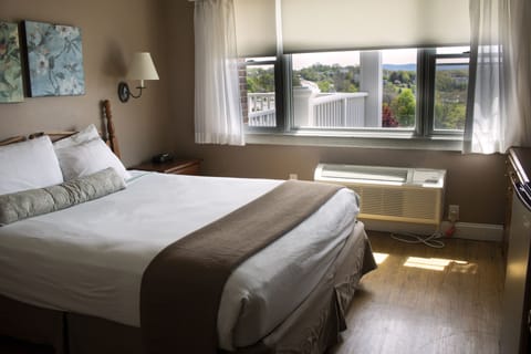 Standard Room | Desk, blackout drapes, rollaway beds, free WiFi