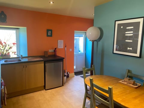 Cottage | Private kitchen | Fridge, microwave, oven, stovetop