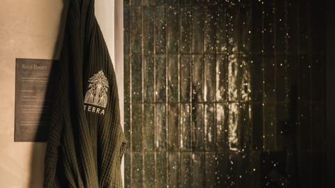 Sauna, hot tub, deep-tissue massages, Swedish massages