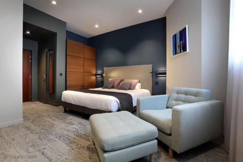 Premium Double Room, 1 Bedroom | In-room safe, desk, laptop workspace, soundproofing