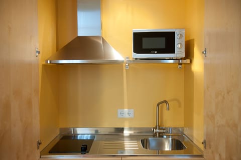 Loft | Private kitchenette | Microwave, stovetop, coffee/tea maker, electric kettle