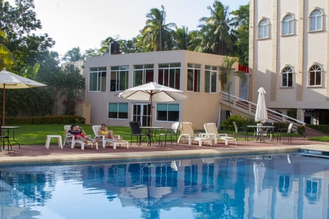 Outdoor pool, sun loungers