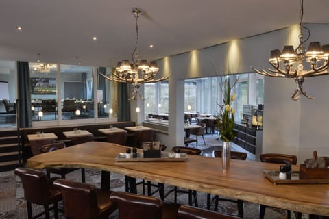 Free daily self-serve breakfast