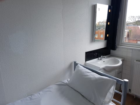 Triple Room with Shared Bathroom | Free WiFi, bed sheets