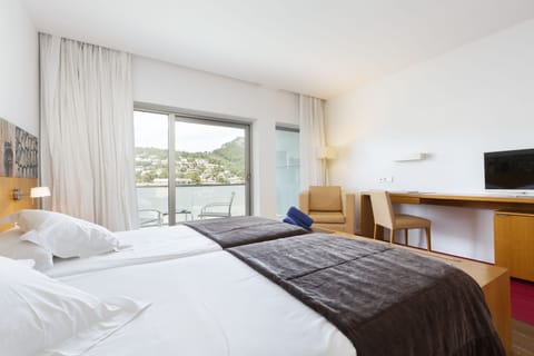 Superior Room, Partial Sea View (Spa Access) | Premium bedding, down comforters, minibar, in-room safe