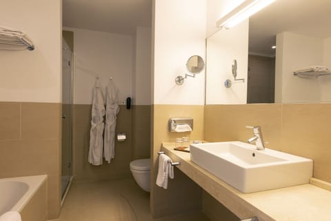 Superior Room, Partial Sea View (Spa Access) | Bathroom | Free toiletries, hair dryer, bathrobes, slippers