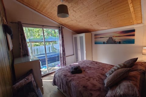 Cabin | 3 bedrooms, free WiFi, bed sheets