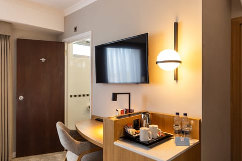 Premium Room, 1 Double Bed | Room amenity