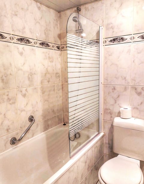 Double or Twin Room | Bathroom | Hair dryer, bidet, towels