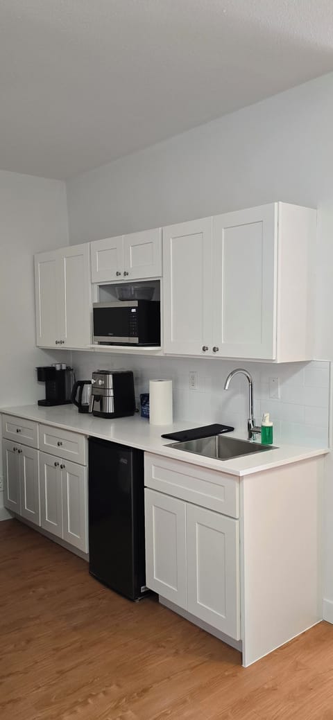 Family Quadruple Room | Private kitchenette | Mini-fridge, microwave, coffee/tea maker, electric kettle