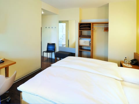 Business Double Room | In-room safe, desk, laptop workspace, free WiFi