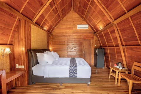 Premium Double Room, Pool View | Soundproofing, free WiFi