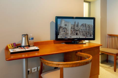 Standard Room, 1 Double Bed | Minibar, desk, blackout drapes, soundproofing