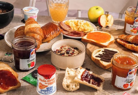 Daily buffet breakfast for a fee