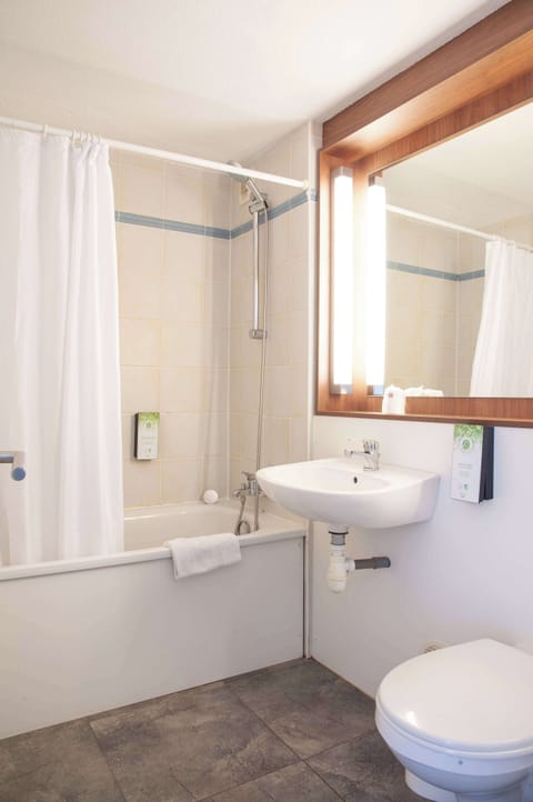 Combined shower/tub, eco-friendly toiletries, hair dryer, towels