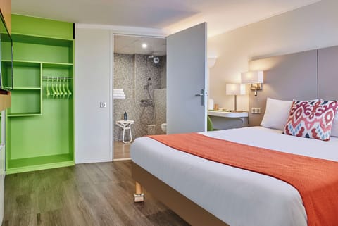 Double Room | Iron/ironing board, free WiFi, bed sheets