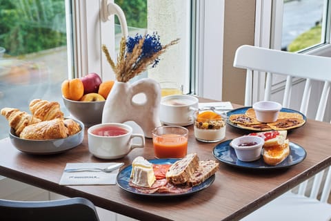Daily buffet breakfast (EUR 12.90 per person)