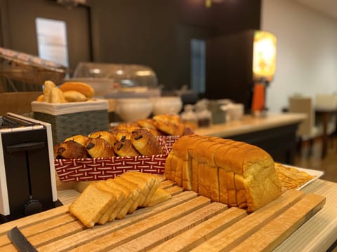Daily buffet breakfast for a fee