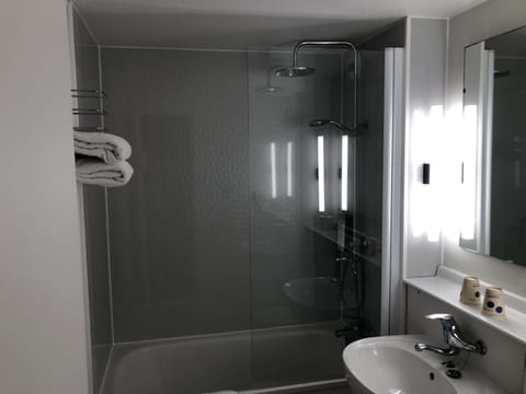 Combined shower/tub, eco-friendly toiletries, hair dryer, towels