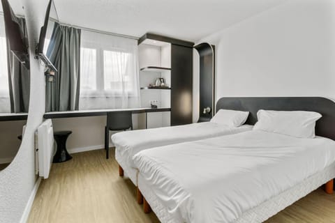 Standard Room, 2 Twin Beds | Desk, laptop workspace, iron/ironing board, free cribs/infant beds