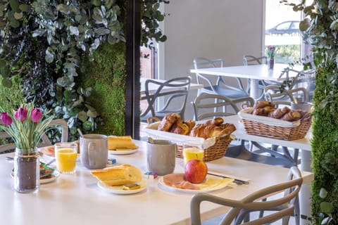 Daily buffet breakfast (EUR 9.50 per person)