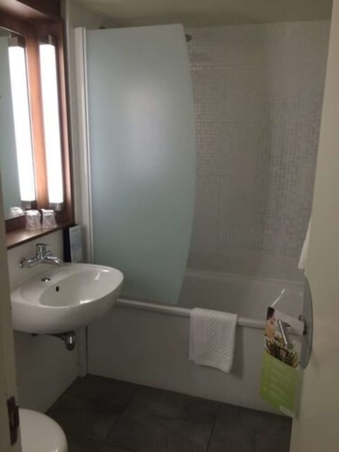 Combined shower/tub, eco-friendly toiletries, hair dryer, towels