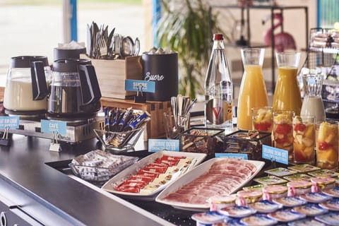 Daily buffet breakfast (EUR 11.90 per person)