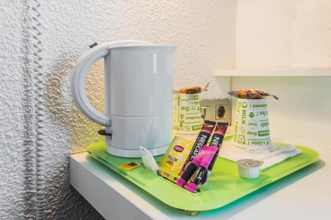 Coffee/tea maker, electric kettle