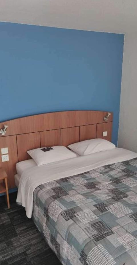 Premium bedding, individually decorated, individually furnished, desk